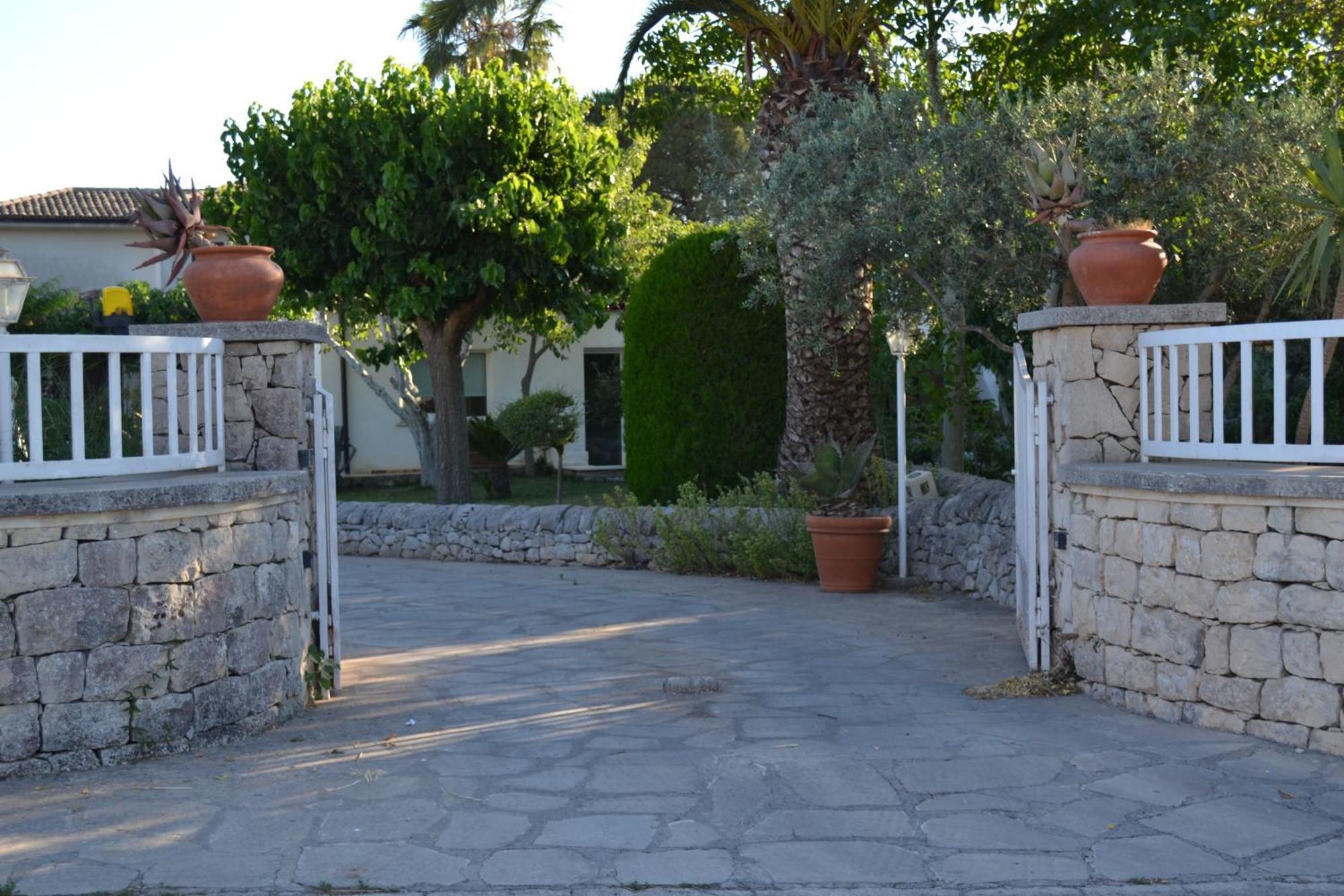 Casa Degli Avi Don Neli, Immersa Nella Natura モーディカ エクステリア 写真