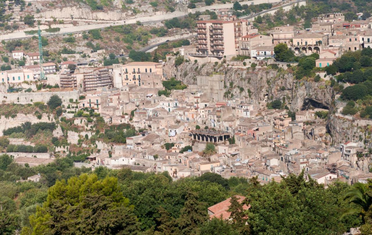 Casa Degli Avi Don Neli, Immersa Nella Natura モーディカ エクステリア 写真