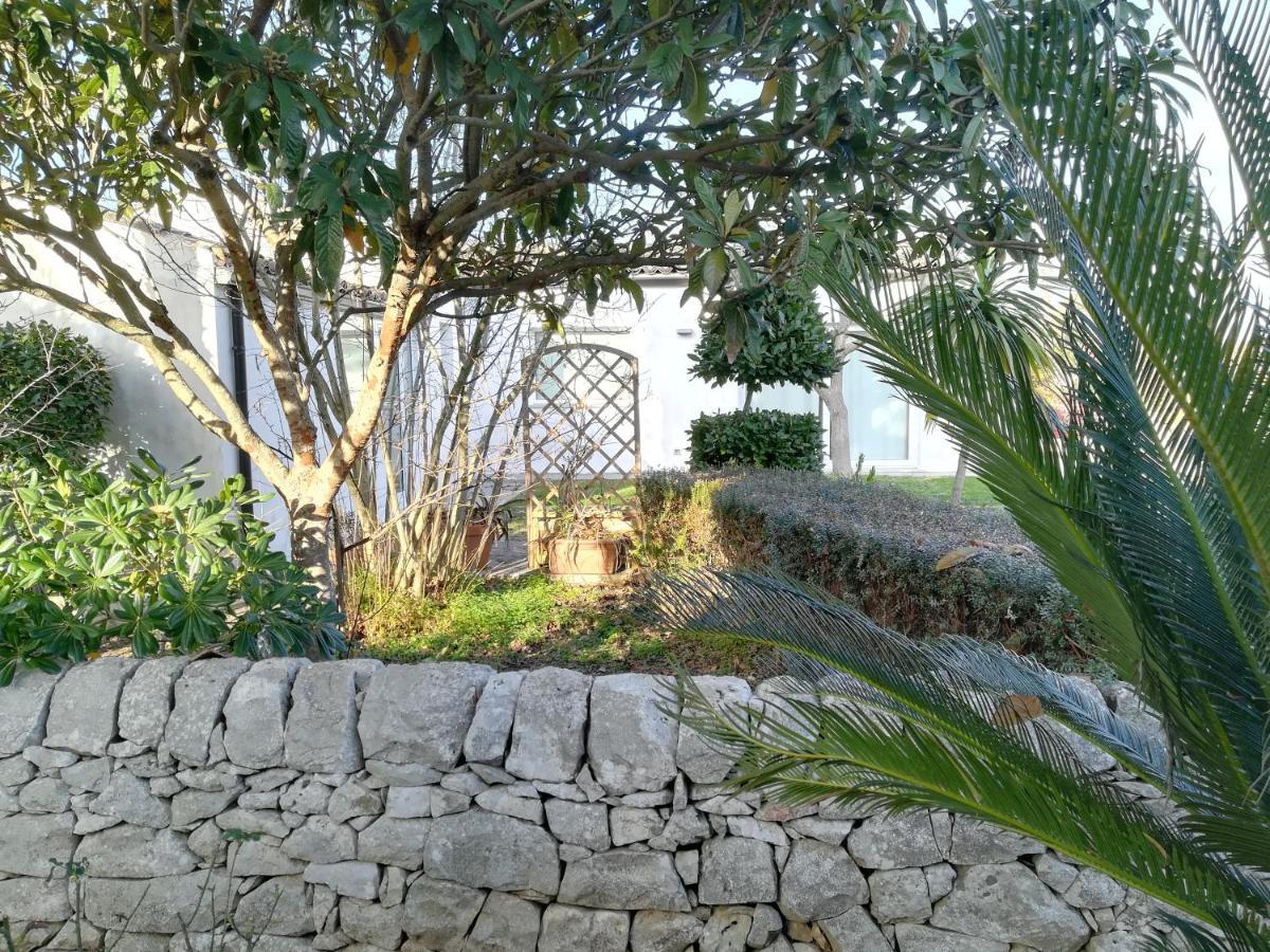 Casa Degli Avi Don Neli, Immersa Nella Natura モーディカ エクステリア 写真